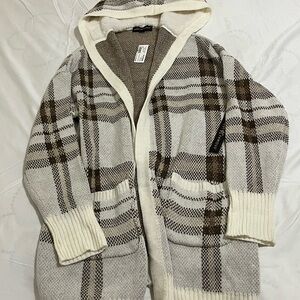 Almost Famous Knit Sweater in Cream and Brown Women’s Size Large New with Tags